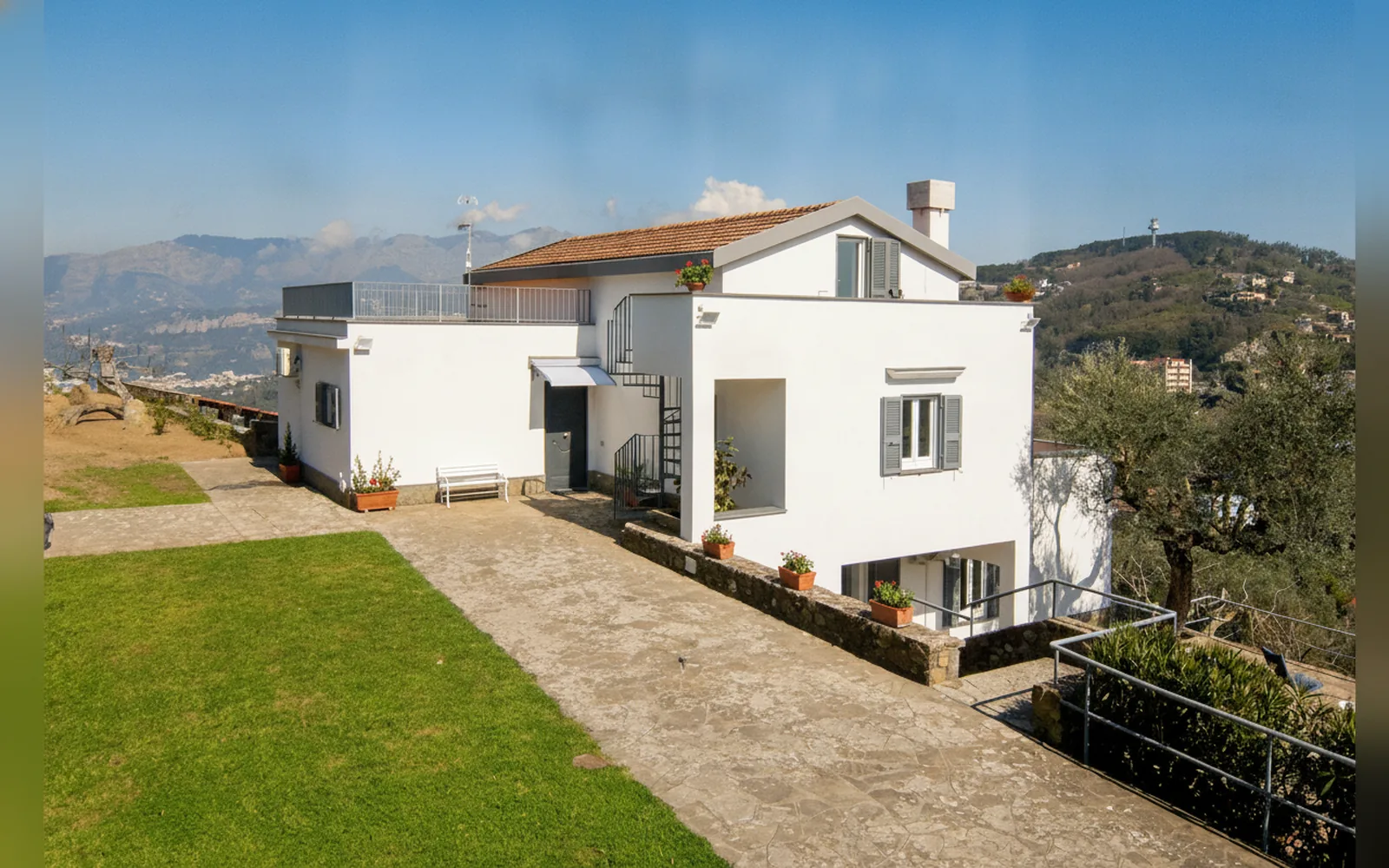 Esterni di VILLA LANTANA, S.Agata sui due Golfi () (Campania) (foto 23)
